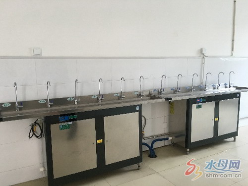 烟台金正环保爱心捐赠让南山路小学师生喝上了纯净水 烟台金正环保爱心捐赠让南山路小学师生喝上了纯净水