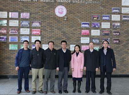 清华大学王晓琳教授(中)与参加交流的重点实验室学者合影 清华大学王晓琳教授(中)与参加交流的重点实验室学者合影
