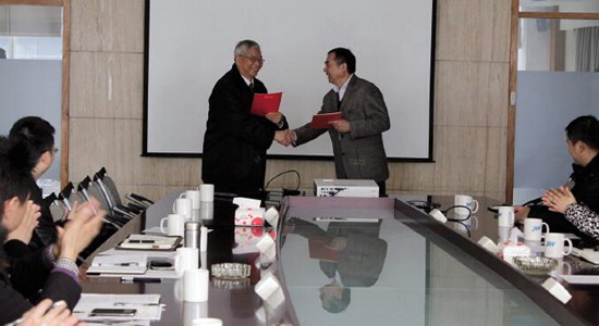 朝晖与浙江工业大学共建膜材料联合研发中心签约仪式 朝晖与浙江工业大学共建膜材料联合研发中心签约仪式