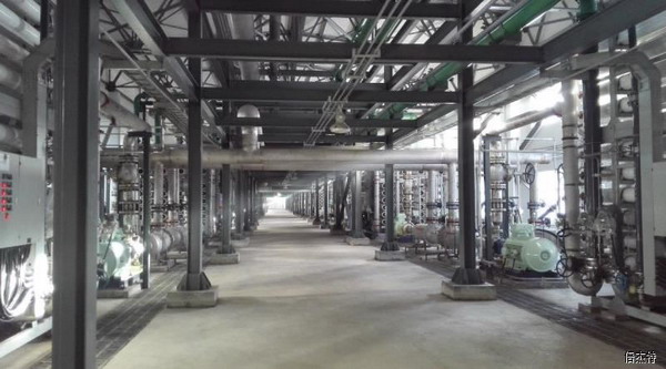 中天合创鄂尔多斯煤炭深加工示范项目化学水处理装置(12.7万吨/日)由倍杰特承建,采用标准化设计、成套化采购、模块化安装,从设计到建成仅仅用了6个月的时间,于2016年5月投运。 中天合创鄂尔多斯煤炭深加工示范项目化学水处理装置(12.7万吨/日)由倍杰特承建,采用标准化设计、成套化采购、模块化安装,从设计到建成仅仅用了6个月的时间,于2016年5月投运。