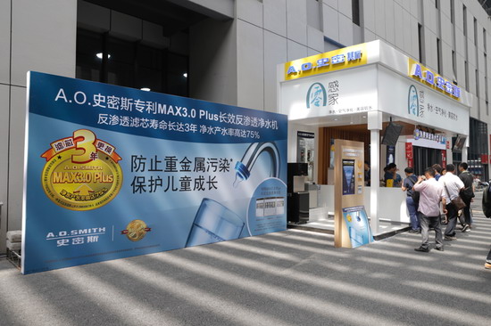 鄂学礼:艾欧史密斯技术可以说是净水行业“风向标” 鄂学礼:艾欧史密斯技术可以说是净水行业“风向标”