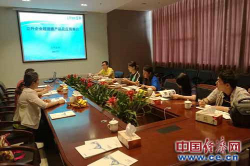 海南立昇净水科技实业有限公司技术副总经理陈清在接受记者采访