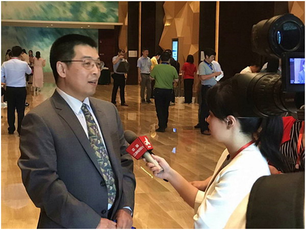 碧水源副总裁刘安波在签约仪式后接受记者专访