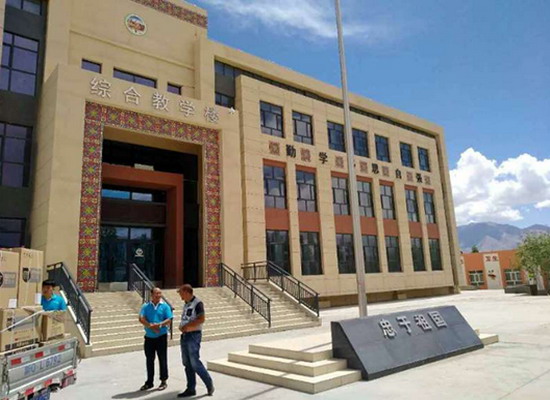 沁园向新疆塔合曼乡寄宿制小学捐赠了12套直饮水设备 沁园向新疆塔合曼乡寄宿制小学捐赠了12套直饮水设备