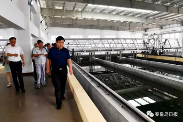 8月10日,市长张瑞书在北戴河西部水厂赛诺水务超滤膜水处理工程现场调研 8月10日,市长张瑞书在北戴河西部水厂赛诺水务超滤膜水处理工程现场调研