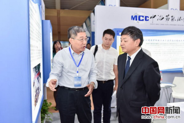 环保部副部长黄润秋参观“国家环境保护工程技术中心创新成果展” 环保部副部长黄润秋参观“国家环境保护工程技术中心创新成果展”