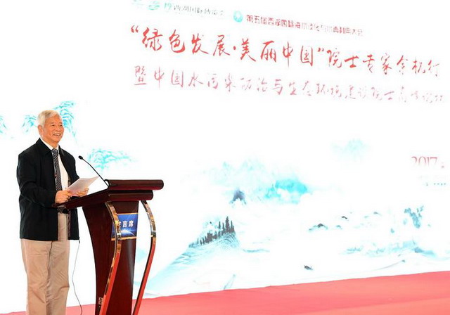 10月29日上午,2017中国水污染防治与生态环境建设院士高峰论坛举行,近400位来自政府、科研单位、企业的嘉宾参会。高从堦院士作了题为《中国膜产业发展现状》的报告。 10月29日上午,2017中国水污染防治与生态环境建设院士高峰论坛举行,近400位来自政府、科研单位、企业的嘉宾参会。高从堦院士作了题为《中国膜产业发展现状》的报告。