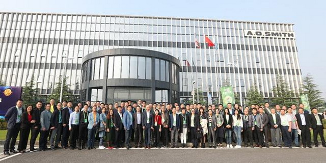 家装行业众企业掌门集体到访艾欧史密斯南京产研基地 家装行业众企业掌门集体到访艾欧史密斯南京产研基地