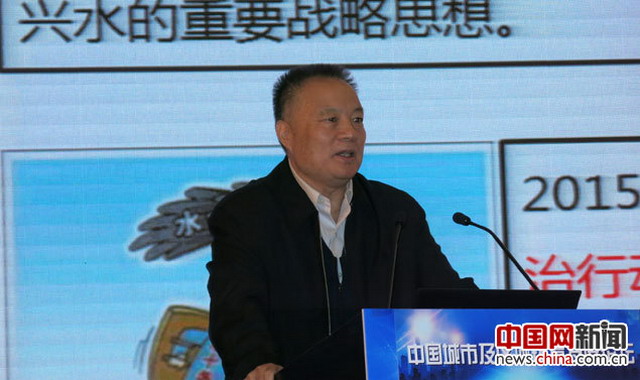 中国工程院院士侯立安作主旨报告(中国网记者 张艳玲 摄) 中国工程院院士侯立安作主旨报告(中国网记者 张艳玲 摄)