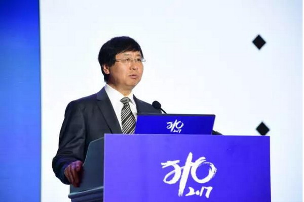 中国工程院院士、中国科学院生态环境研究中心研究员、学位委员会主任曲久辉作“关于城市供水安全几个问题的思考”主题演讲。 中国工程院院士、中国科学院生态环境研究中心研究员、学位委员会主任曲久辉作“关于城市供水安全几个问题的思考”主题演讲。