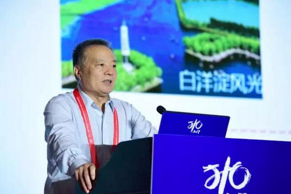 中国工程院院士、火箭军后勤科学技术研究所所长侯立安作“我国城市黑臭水体成因及净化对策”主题演讲。 中国工程院院士、火箭军后勤科学技术研究所所长侯立安作“我国城市黑臭水体成因及净化对策”主题演讲。