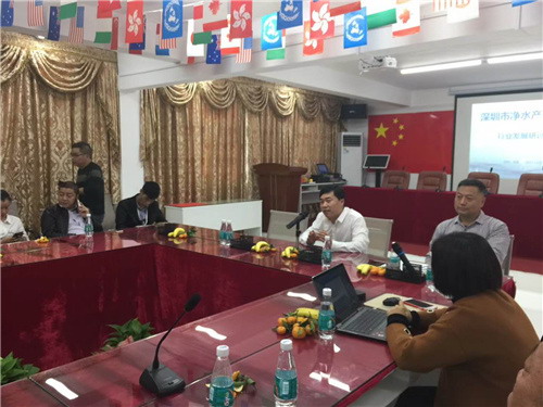 协会轮值会长、深圳市华迈环保有限公司董事长刘俊尧作主旨发言 协会轮值会长、深圳市华迈环保有限公司董事长刘俊尧作主旨发言