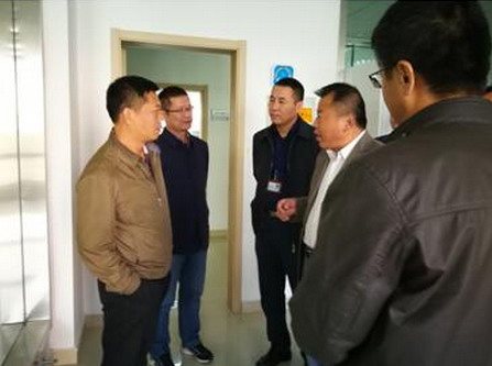 10月31日,连云港市科技局局长徐善明一行赴国家中东西区域示范区考察江苏省石化废水(污泥)处理工程技术研究中心连云港中水回用科技公共服务平台项目。 10月31日,连云港市科技局局长徐善明一行赴国家中东西区域示范区考察江苏省石化废水(污泥)处理工程技术研究中心连云港中水回用科技公共服务平台项目。