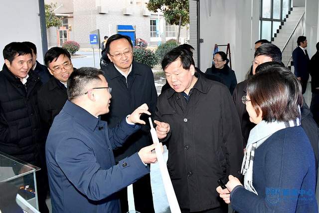 江苏省委书记娄勤俭来到南工大膜科学技术研究所调研 江苏省委书记娄勤俭来到南工大膜科学技术研究所调研