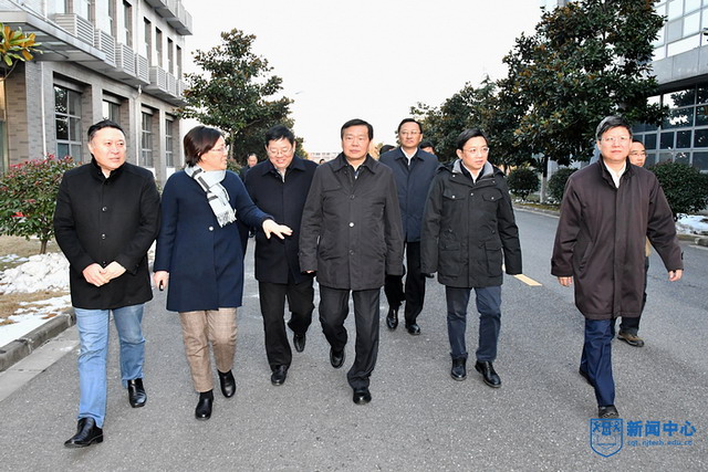 江苏省委书记娄勤俭来到南工大膜科学技术研究所调研 江苏省委书记娄勤俭来到南工大膜科学技术研究所调研