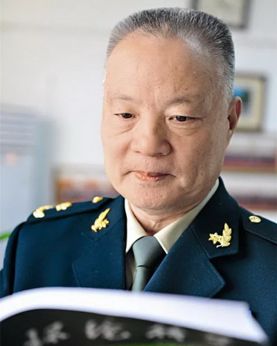 多年付出为侯立安院士赢得了“全国科普先进工作者”