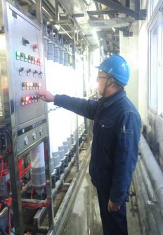 2017年年底,甘肃省膜科学技术研究院水处理工程部承担酒钢粉矿悬浮磁化焙烧选矿除盐水站项目完成设备调试,已对外部锅炉供水,现已将超滤,一级反渗透,二级反渗透,EDI设备均完成调试出水水质合格。 2017年年底,甘肃省膜科学技术研究院水处理工程部承担酒钢粉矿悬浮磁化焙烧选矿除盐水站项目完成设备调试,已对外部锅炉供水,现已将超滤,一级反渗透,二级反渗透,EDI设备均完成调试出水水质合格。