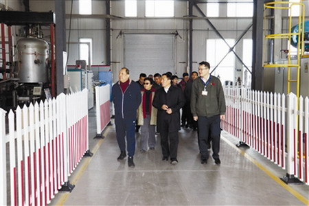 中国建材集团外部董事来到山东工陶院考察张伟儒陪同 中国建材集团外部董事来到山东工陶院考察张伟儒陪同