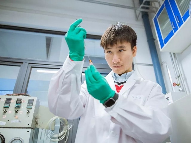 天津大学组织摄影爱好者走进膜科学与海水淡化实验室 天津大学组织摄影爱好者走进膜科学与海水淡化实验室
