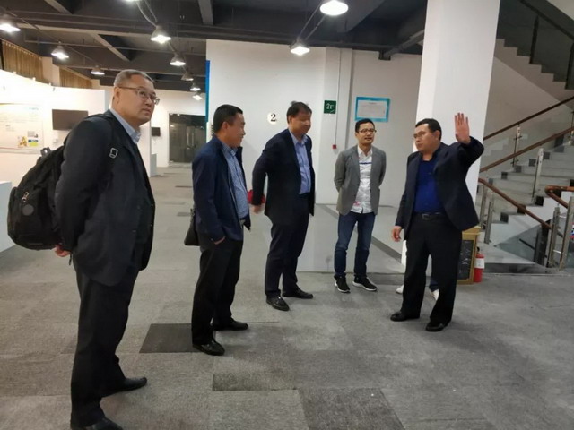 招金膜天王乐译总经理一行赴宜兴环保城考察环保超市 招金膜天王乐译总经理一行赴宜兴环保城考察环保超市