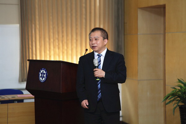 刘中民所长作“洁净能源技术助力新旧动能转换战略实施”主题报告 刘中民所长作“洁净能源技术助力新旧动能转换战略实施”主题报告