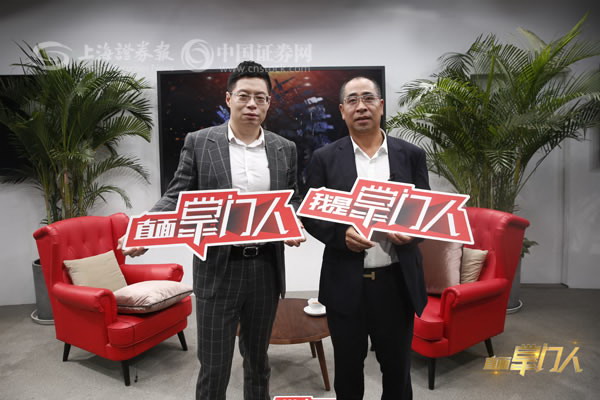 深圳市星源材质科技股份有限公司董事长陈秀峰(右)和著名财经主持人、财经评论员马红漫 深圳市星源材质科技股份有限公司董事长陈秀峰(右)和著名财经主持人、财经评论员马红漫