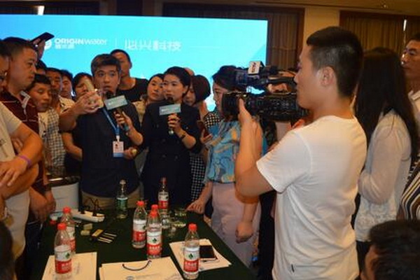 必兴科技碧水源净水器招商发布会上董事长文剑平致辞 必兴科技碧水源净水器招商发布会上董事长文剑平致辞