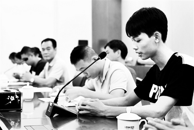 圆寒门学子的大学梦10名高考贫困生获海南立昇资助款