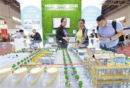 记者在2018北京水展现场报道“水资源化全膜法工艺” 记者在2018北京水展现场报道“水资源化全膜法工艺”