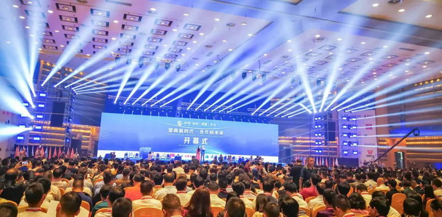 出席2018楚商博鳌年会陈良刚当选为楚商联合会副会长 出席2018楚商博鳌年会陈良刚当选为楚商联合会副会长