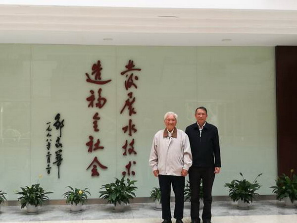 清华教授王占生来到杭水中心指导交流王寿根陪同参观 清华教授王占生来到杭水中心指导交流王寿根陪同参观