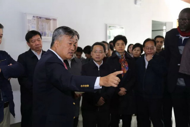全国人大副委员长陈竺和联合国官员到访立升苏州基地 全国人大副委员长陈竺和联合国官员到访立升苏州基地