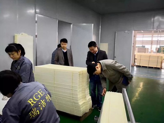 南京市江宁区组织部副部长刘伟来瑞洁特滨江工厂考察 南京市江宁区组织部副部长刘伟来瑞洁特滨江工厂考察