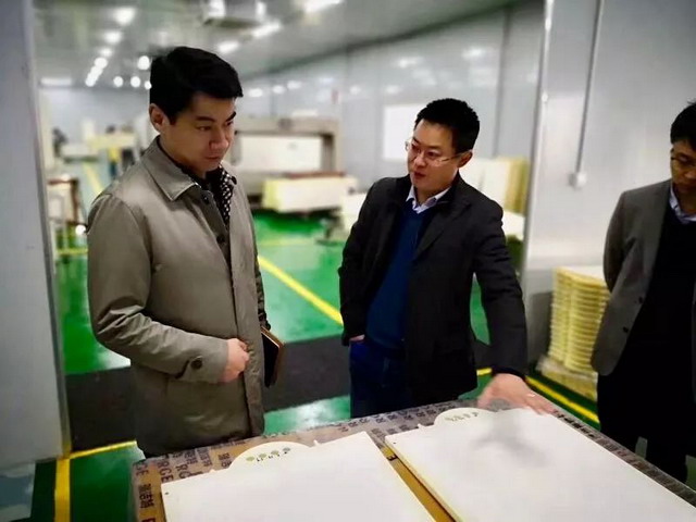 南京市江宁区组织部副部长刘伟来瑞洁特滨江工厂考察 南京市江宁区组织部副部长刘伟来瑞洁特滨江工厂考察