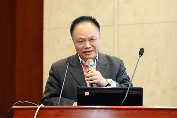 蹇锡高院士在淮北新型煤化工产业发展论坛上建言献策 蹇锡高院士在淮北新型煤化工产业发展论坛上建言献策