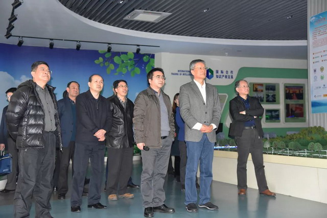 湖北省人大常委会副主任王建鸣一行来到中电环保考察 湖北省人大常委会副主任王建鸣一行来到中电环保考察