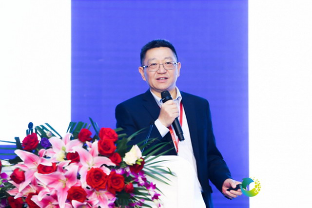 戴日成发表“膜技术支撑碧水源的持续发展”主题演讲 戴日成发表“膜技术支撑碧水源的持续发展”主题演讲