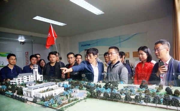 参观京溪水厂MBR培训学员被美能膜的超长寿命震撼到了 参观京溪水厂MBR培训学员被美能膜的超长寿命震撼到了