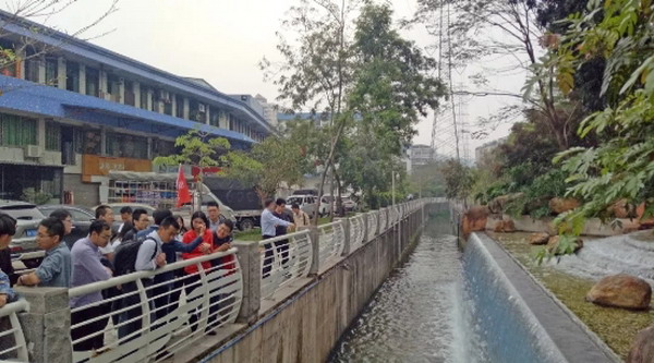 参观京溪水厂MBR培训学员被美能膜的超长寿命震撼到了 参观京溪水厂MBR培训学员被美能膜的超长寿命震撼到了