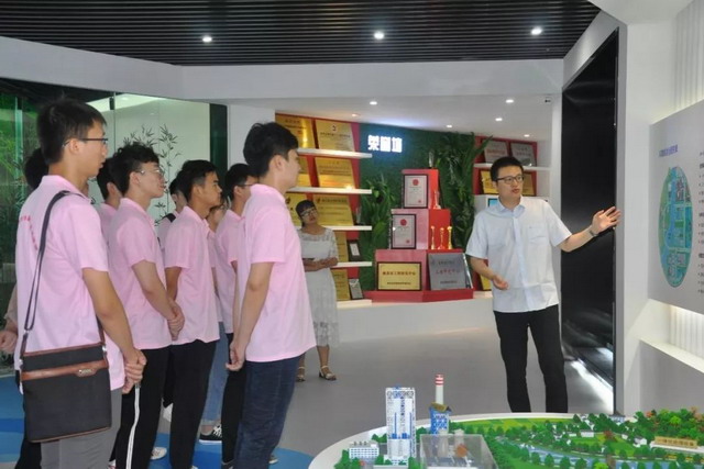 党建兵鼓励新入职大学生在久吾高科发掘自身发展潜力 党建兵鼓励新入职大学生在久吾高科发掘自身发展潜力