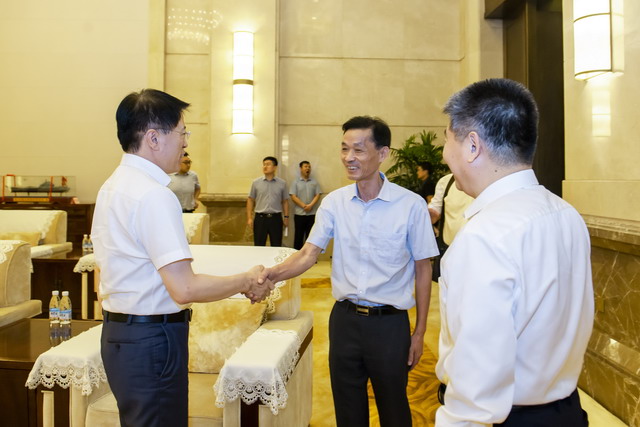 膜工业协会理事长郑根江一行拜会淄博市委书记江敦涛