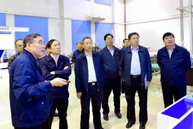 徐南平副部长一行在哈工大考察城市水环境重点实验室 徐南平副部长一行在哈工大考察城市水环境重点实验室