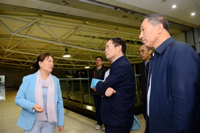 徐南平副部长一行在哈工大考察城市水环境重点实验室 徐南平副部长一行在哈工大考察城市水环境重点实验室