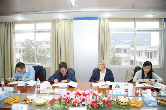 鄂学礼在江西银丽考察中国水务集团直饮水设备的开发 鄂学礼在江西银丽考察中国水务集团直饮水设备的开发
