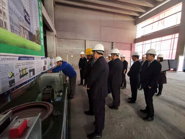 东岳董事局主席张建宏赴膜工程研发中心建设项目视察 东岳董事局主席张建宏赴膜工程研发中心建设项目视察