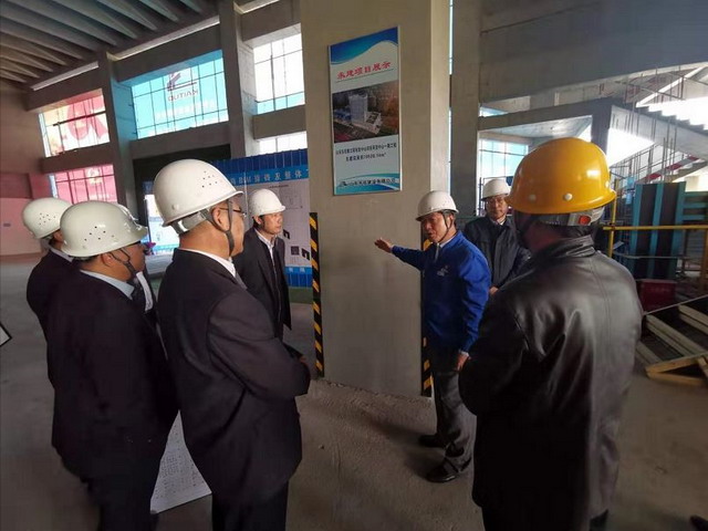 东岳董事局主席张建宏赴膜工程研发中心建设项目视察 东岳董事局主席张建宏赴膜工程研发中心建设项目视察