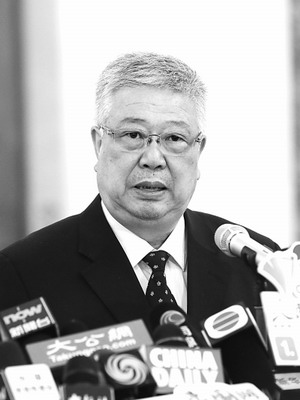 3月9日下午5时20分,民政部部长李立国走上人民大会堂“部长通道” 3月9日下午5时20分,民政部部长李立国走上人民大会堂“部长通道”